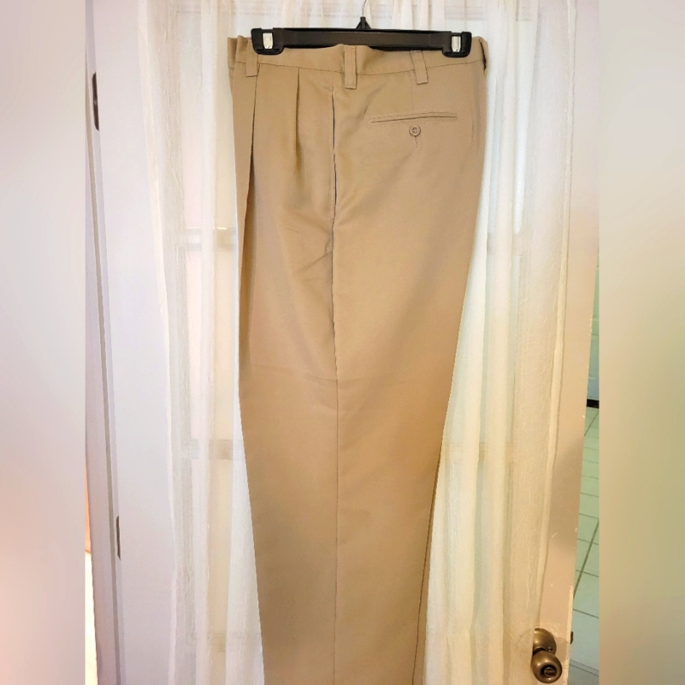Men's pleaded slacks